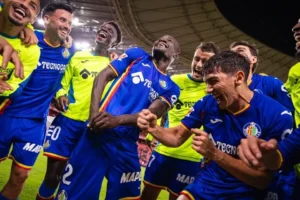 La célébration de Djené Dakonam conquit le monde entier