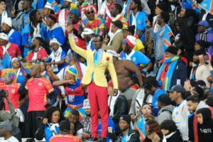 CAN 2025 : qui est Michel Kuka la statue vivante de Lumumba devenu icône des tribunes congolaises ?