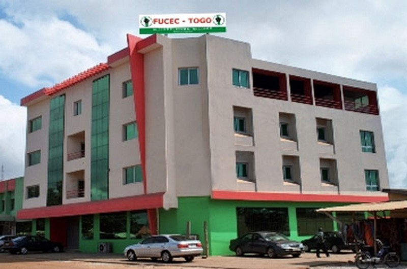 Togo : pourquoi les institutions de microfinance prêtent moins malgré une épargne en hausse ?