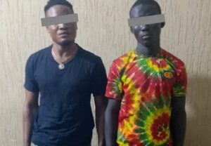 Lomé : deux bandits présumés de vols à main armée arrêtés avec trois machettes