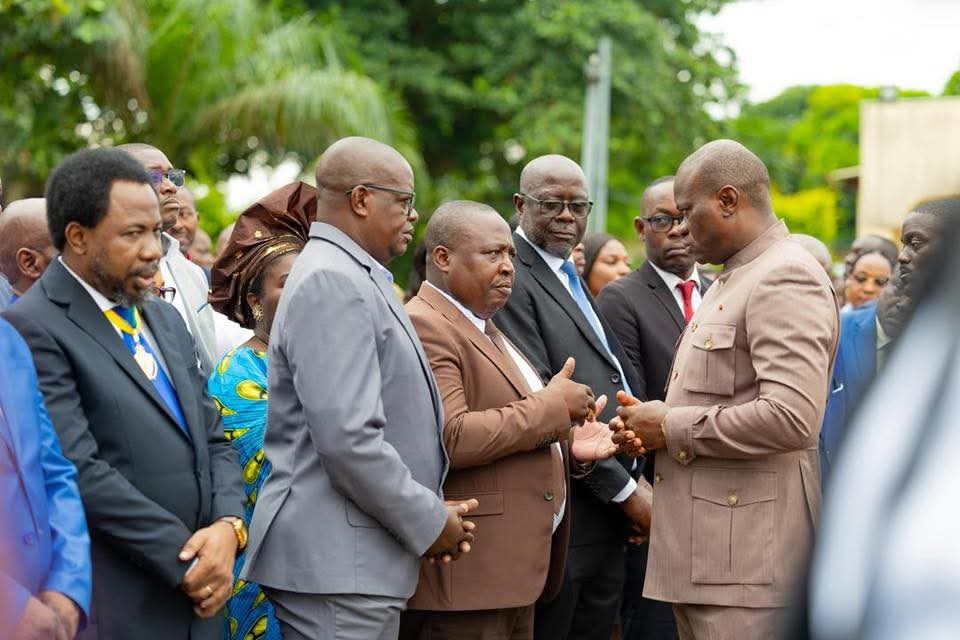 Gabon : Oligui Nguema au contact des enseignants sur fond de crise scolaire
