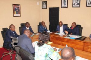 Déguerpissement en vue : le gouvernement prépare une vaste opération sur les routes et la plage