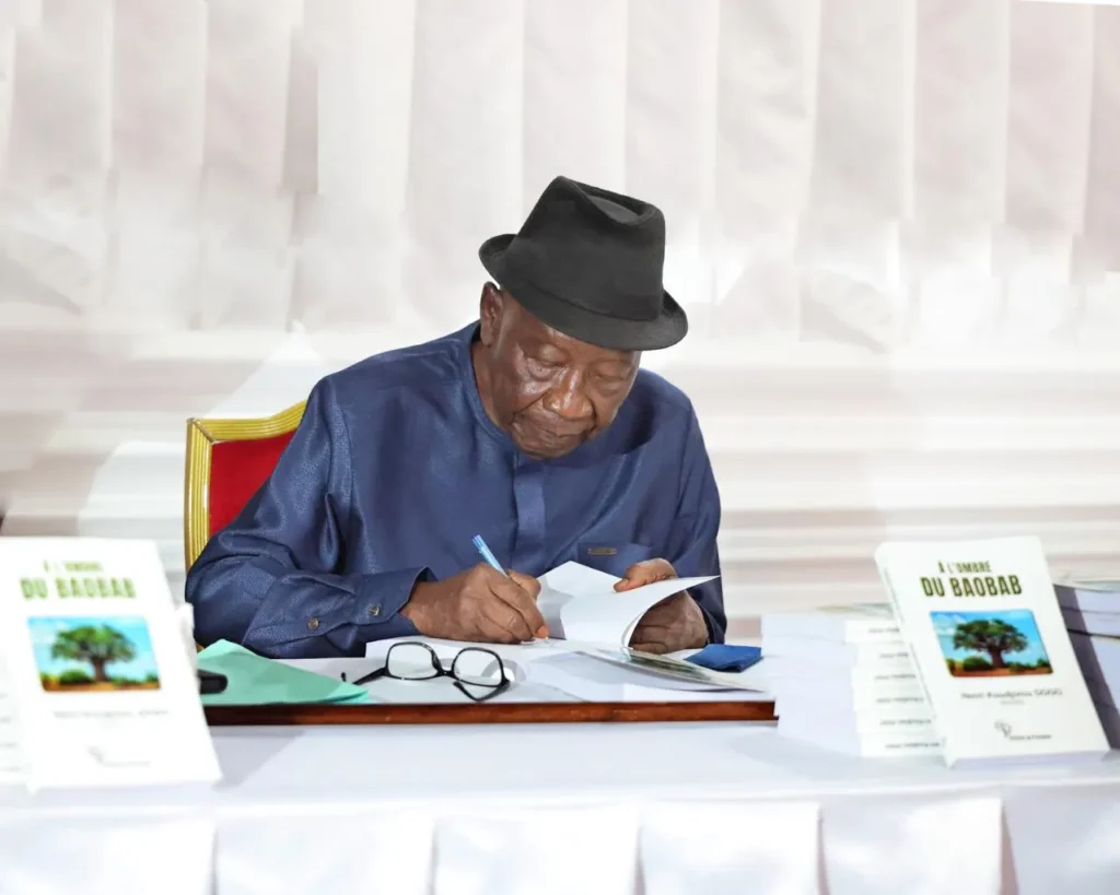 Hommage à Gnassingbé Eyadéma : le livre « À l'ombre du Baobab » offert aux étudiants et élèves militaires