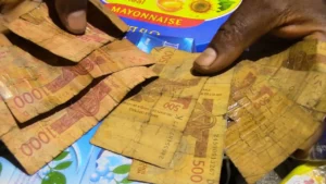 Togo/ Refus de billets et pièces de monnaie usés : la guerre déclarée aux commerçants