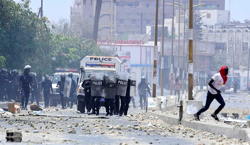 Sénégal : un étudiant meurt après de violents affrontements à l’université de Dakar