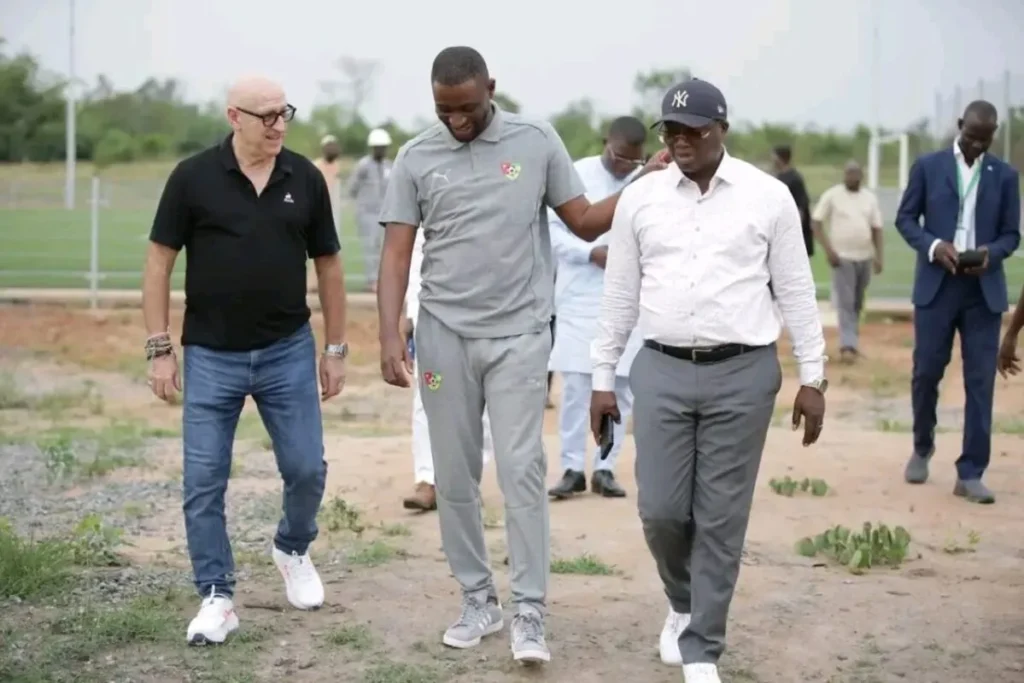 "Kégué, Gbavé, Municipal : Patrice Neveu met déjà les pieds dans le gazon togolais"