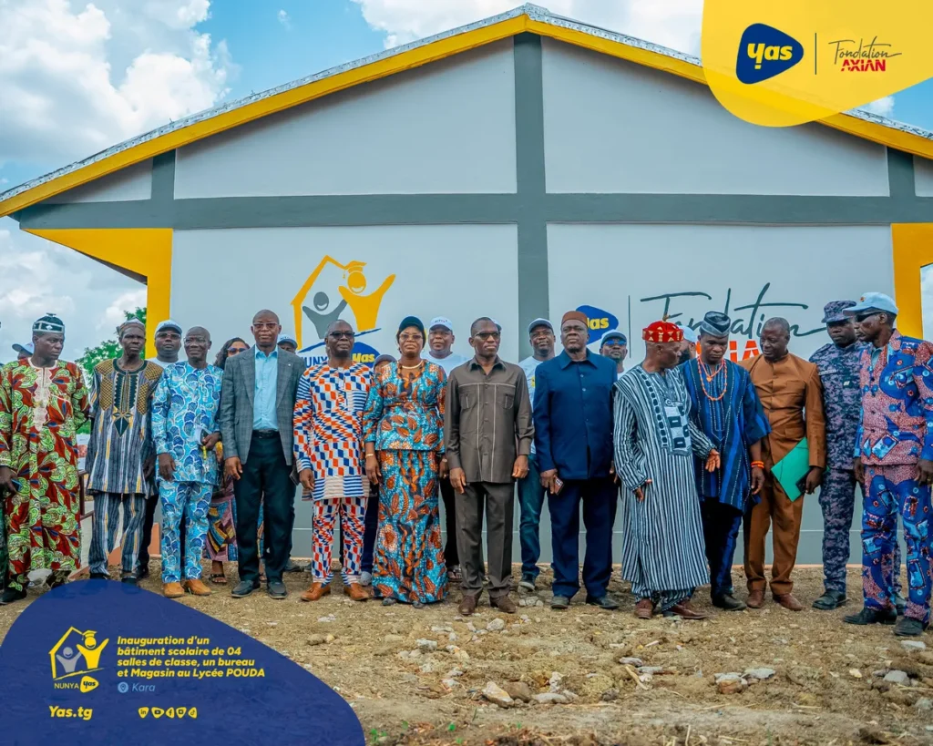 Yas Togo et la Fondation AXIAN offrent un nouveau bâtiment scolaire au Lycée Pouda