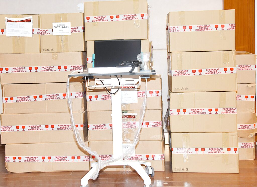 Le lot de kits au devant duquel un specimen Photo ONOUADJE. Firmin 2048x1487 1